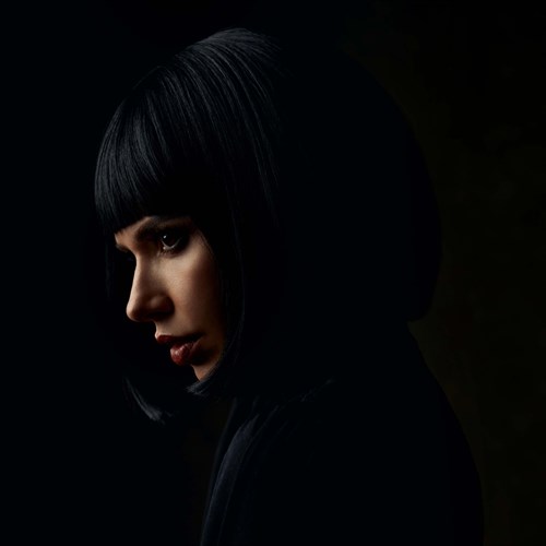 Gives the photographer control over the light output.