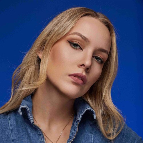 Portrait- Photo John Hagby