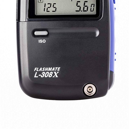 Connection for a sync cable for remote flash triggering